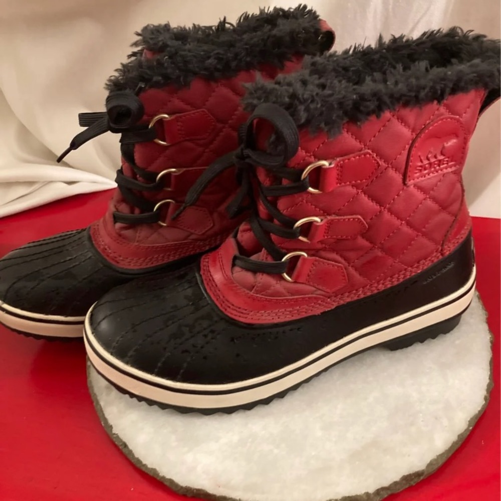 Limited Edition Red Sorel Shearling boots Quilted